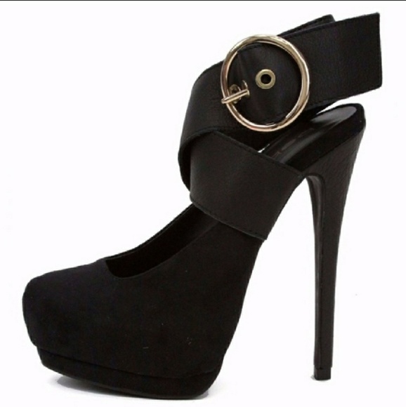 bebe Shoes - BEBE AUDRYAN CLOSED TOE CROSSOVER Pump